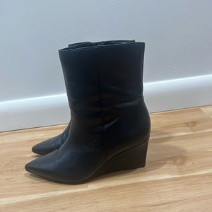 Naturalizer Dario Wedge Boot. 6.5